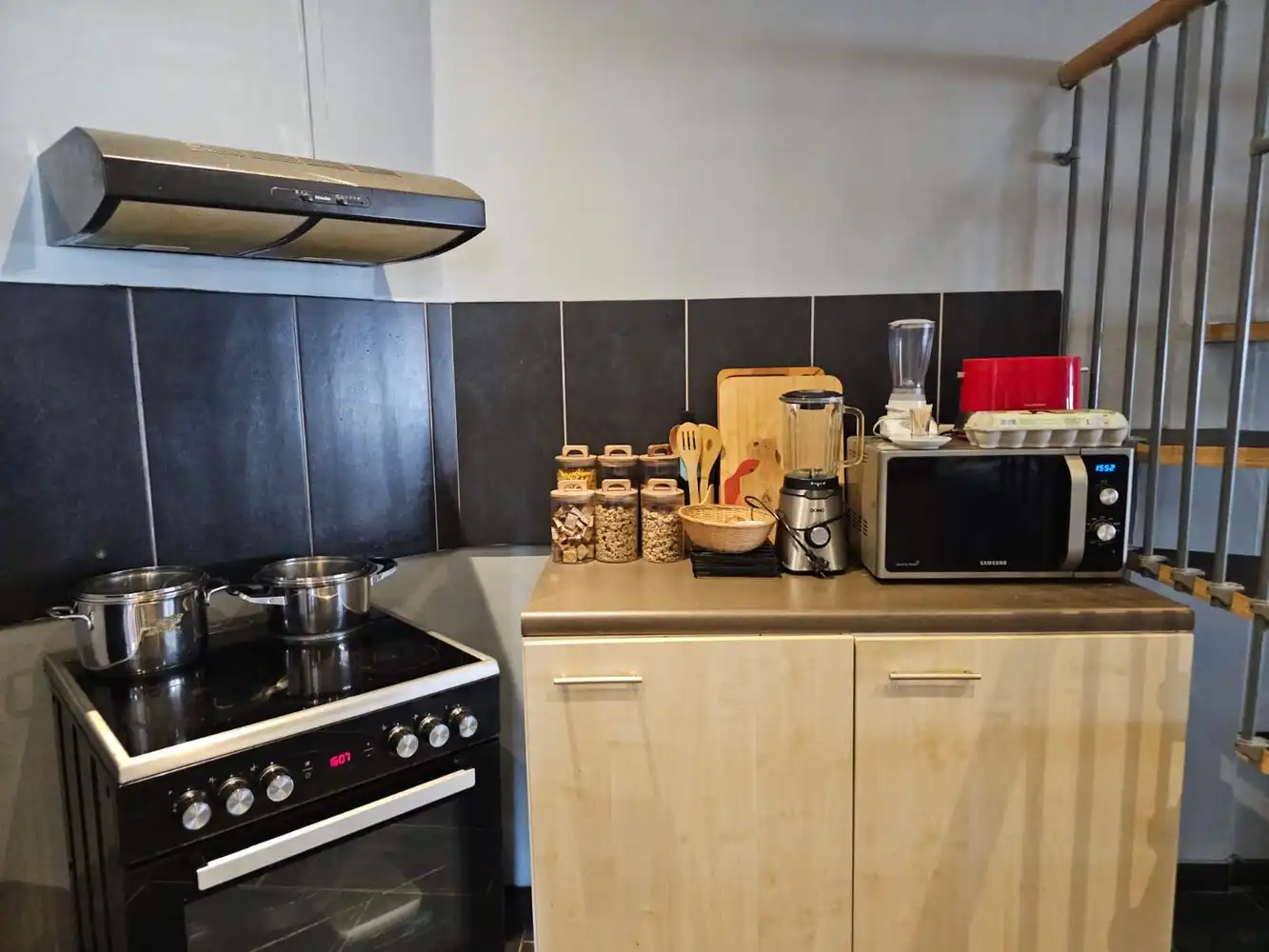 Ruim handelspand met woongelegenheid foto 7