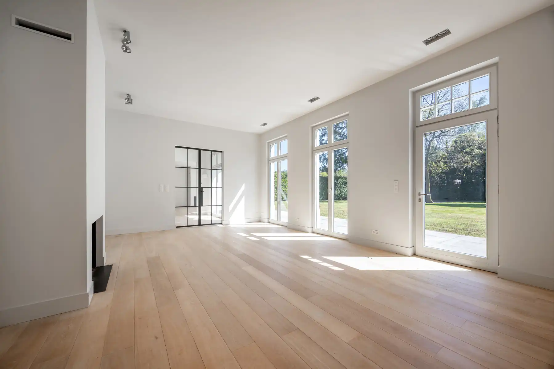 Magnifieke villa op 2.415 m² in residentiële wijk foto 4