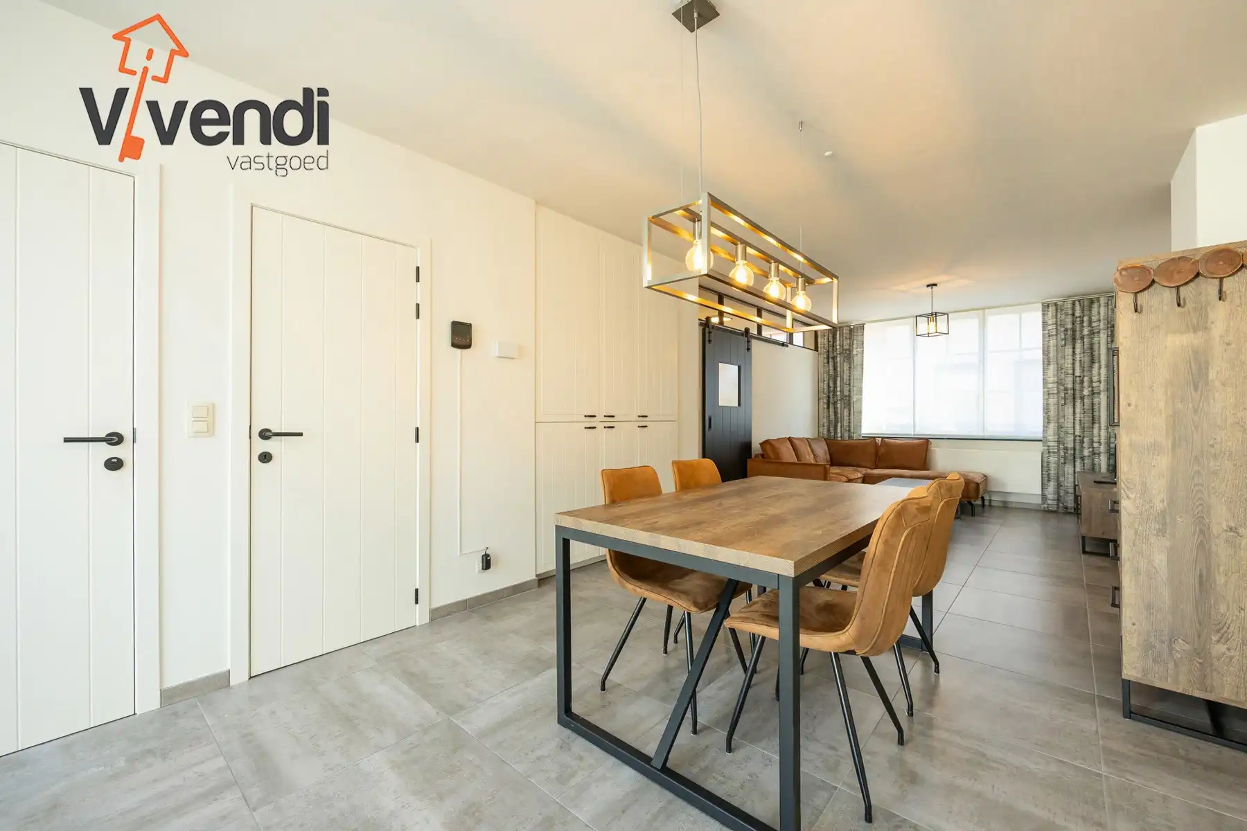 Instapklare stadswoning recent volledig gerenoveerd! foto 5