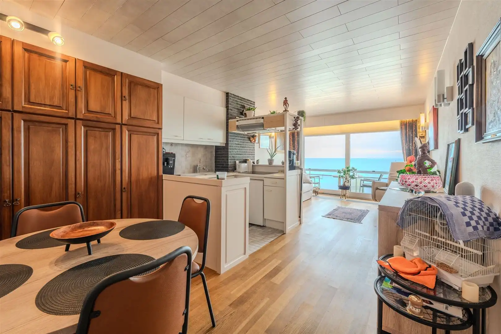 studio foto {{pictureIndex}}