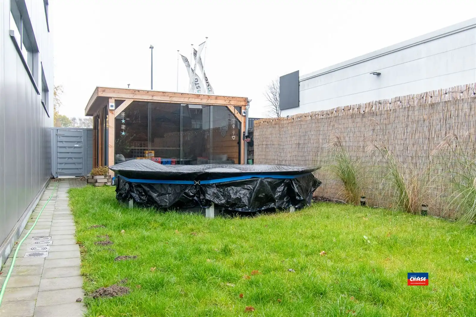 Gemengd gebouw met winkel, 2 appartementen, kantoor en magazijnruimte foto 40