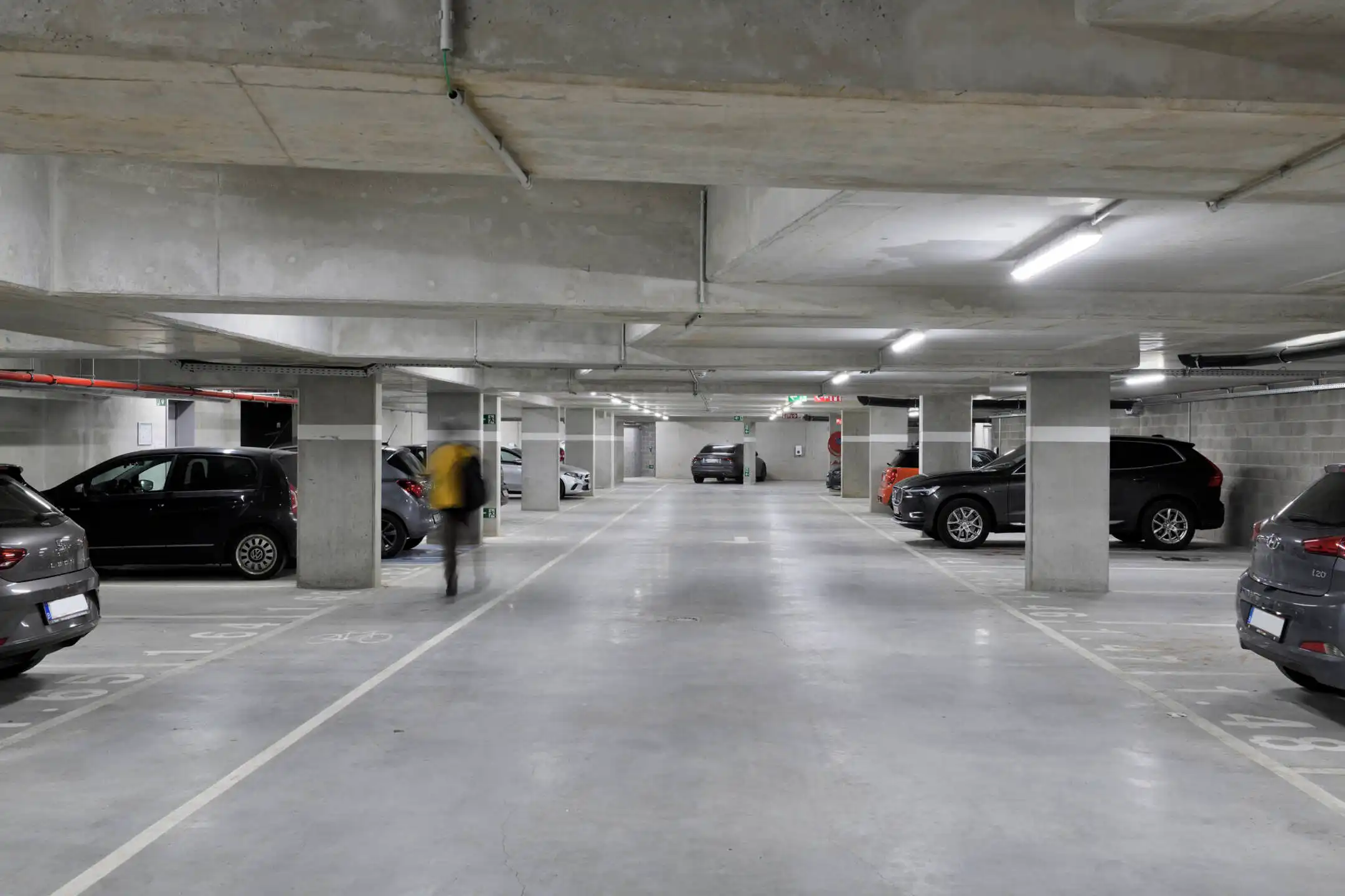 INVESTEREN PARKEERPLAATSEN ! 9 + 1 GRATIS ! Rendement 4,4% ! foto {{pictureIndex}}