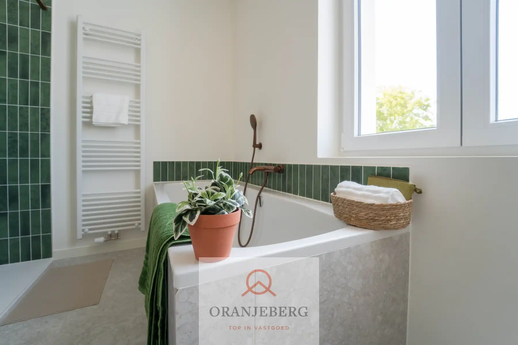 Lichtrijke gerenoveerde woning foto 24