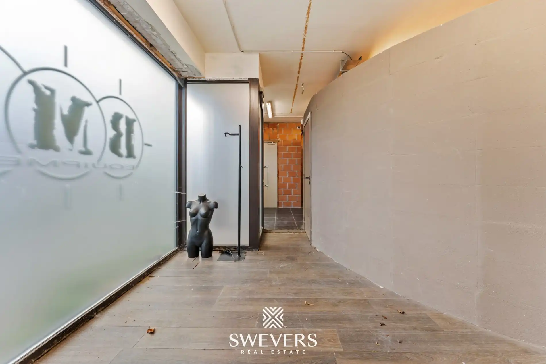 Uitzonderlijke mooi gelegen en ruime (391m²) handelsruimte in het volle centrum van Leopoldsburg foto 16