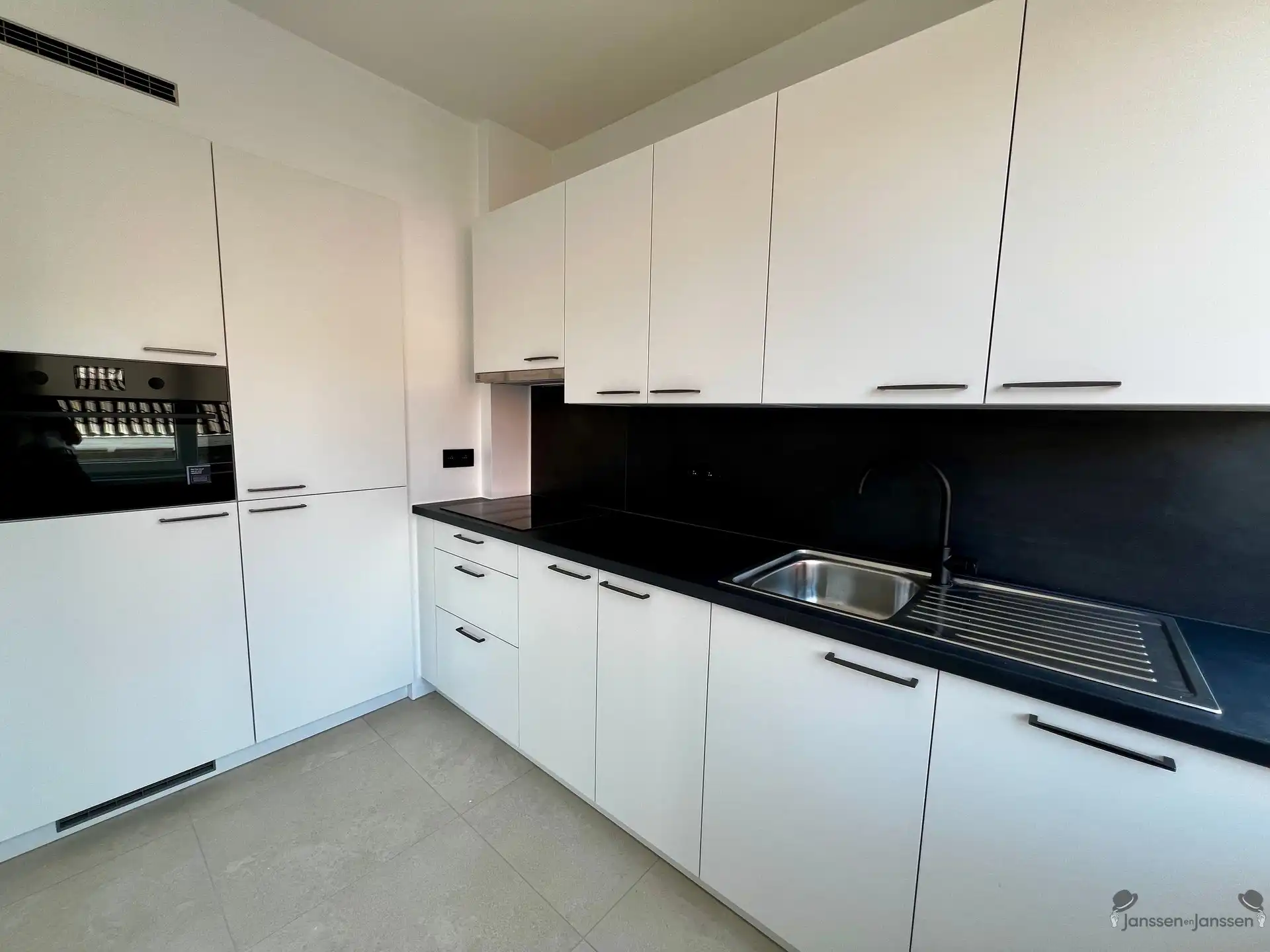Ruim 2 slpk appartement in centrum foto 5