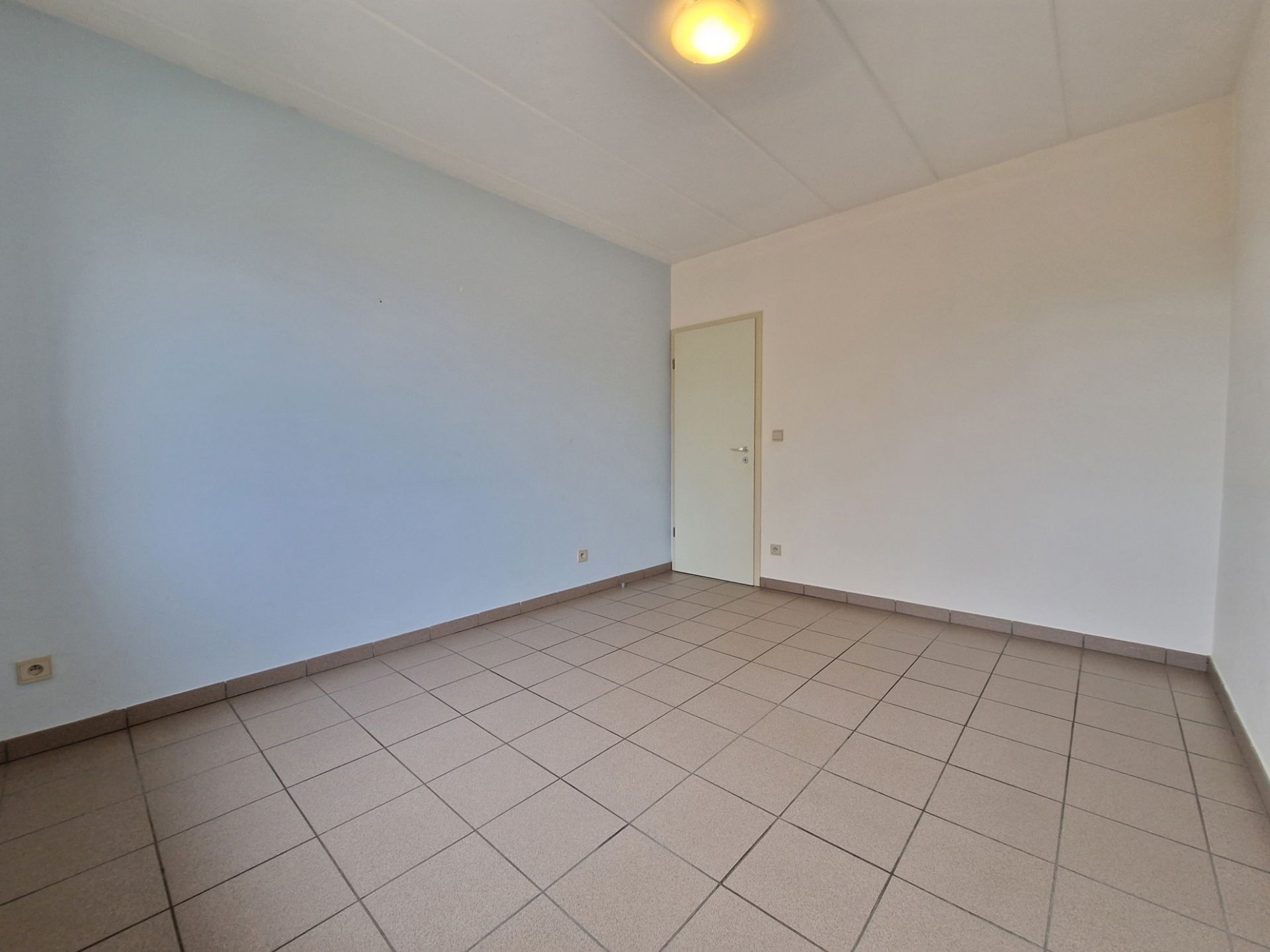 Instapklaar appartement met 2 slaapkamers, berging & parking foto 7