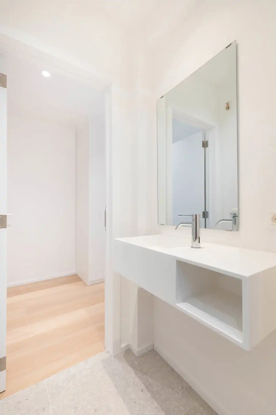 Prachtig gerenoveerd 2slpk appartement, parking en kelder foto 16