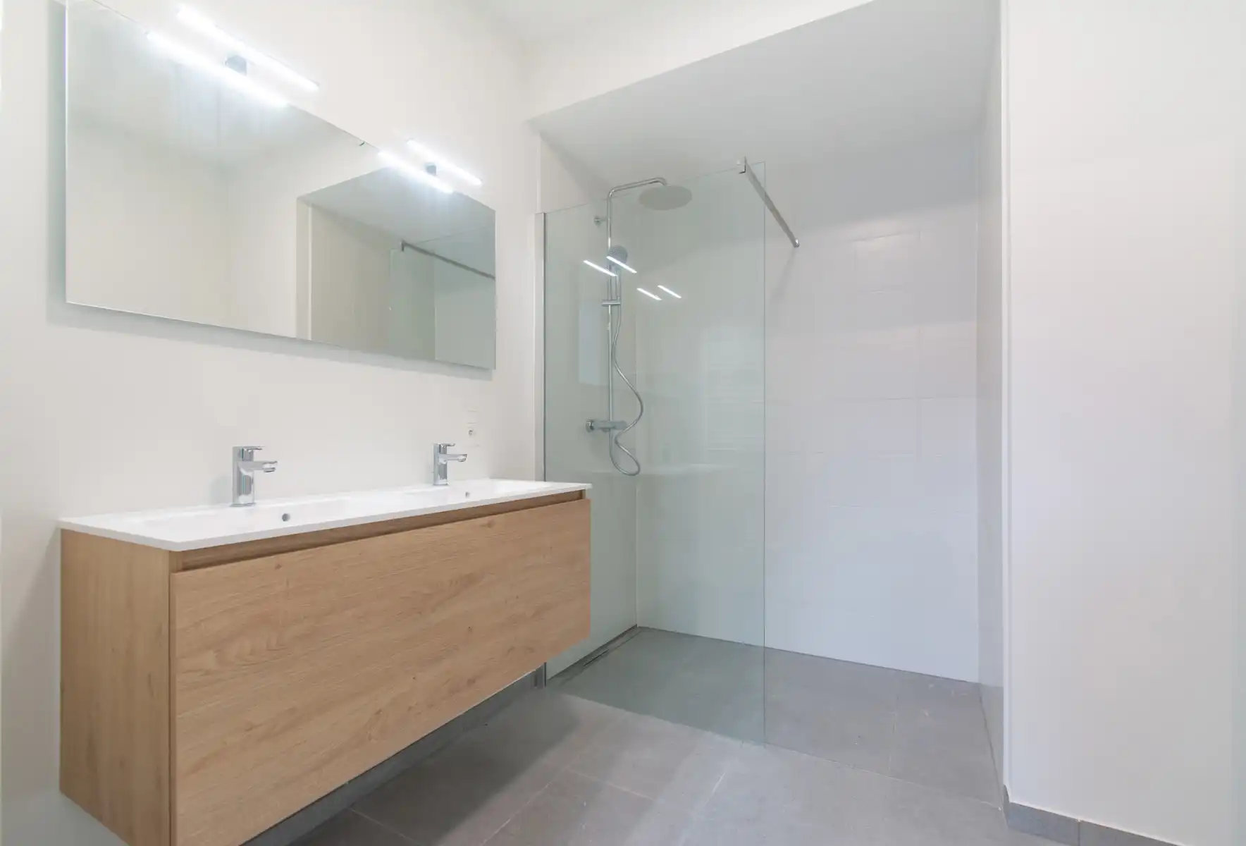 Lichtrijk nieuwbouwappartement met 2 slaapkamers en terras foto 9