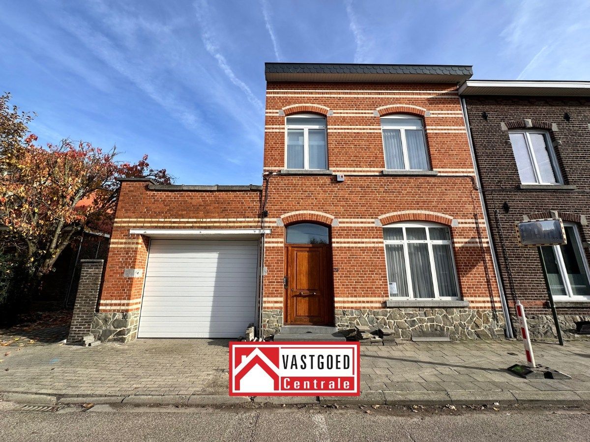Unieke woning met tuin en 4 slaapkamers op topligging in Tongeren foto {{pictureIndex}}