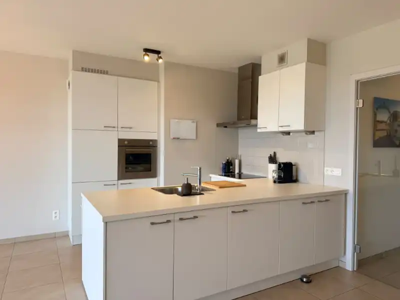 Mooi 2-slaapkamer appartement met prachtig uitzicht! foto 4