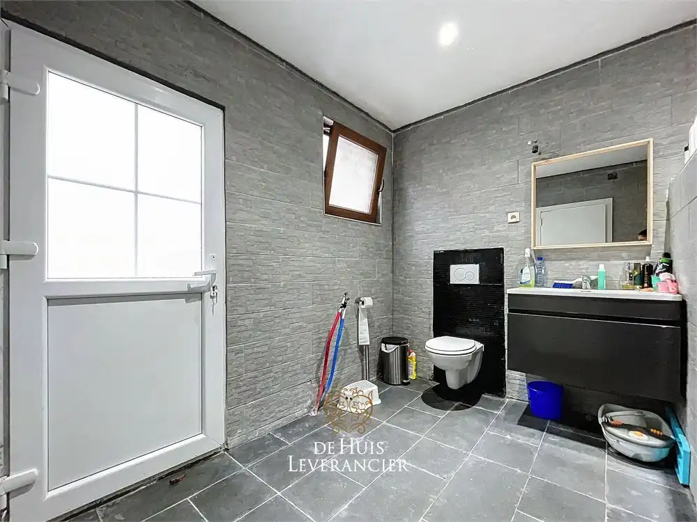 RUIME woning te koop (8 slpks, 2 badk) die ook perfect als tweewoonst kan dienen foto 24