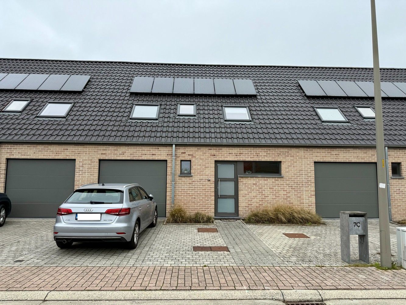 Recente, energiezuinige woning met 3 slaapkamers te huur! foto {{pictureIndex}}
