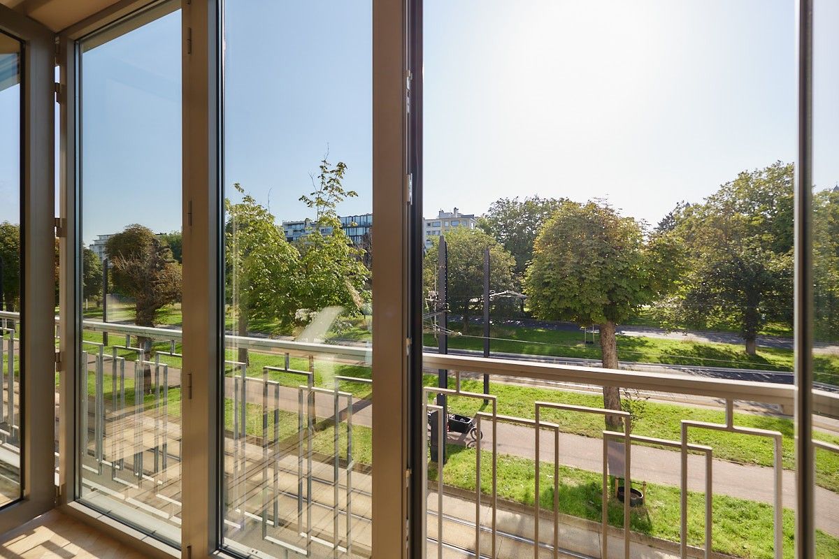 VERKOCHT. Bijzonder sfeervol appartement aan het Zuidpark met drie slaapkamers. foto 11