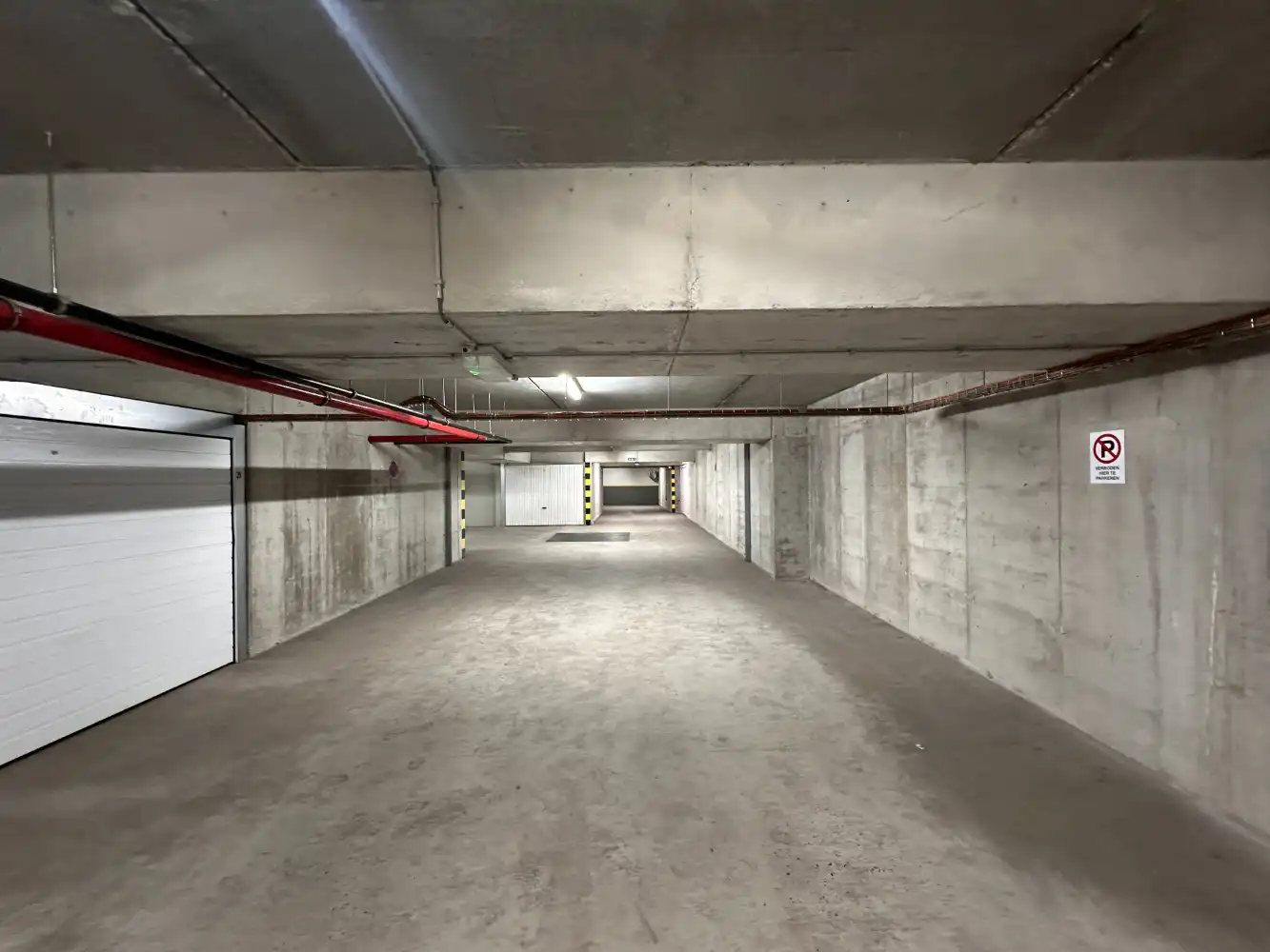 Afgesloten garagebox in residentie Modena foto 5