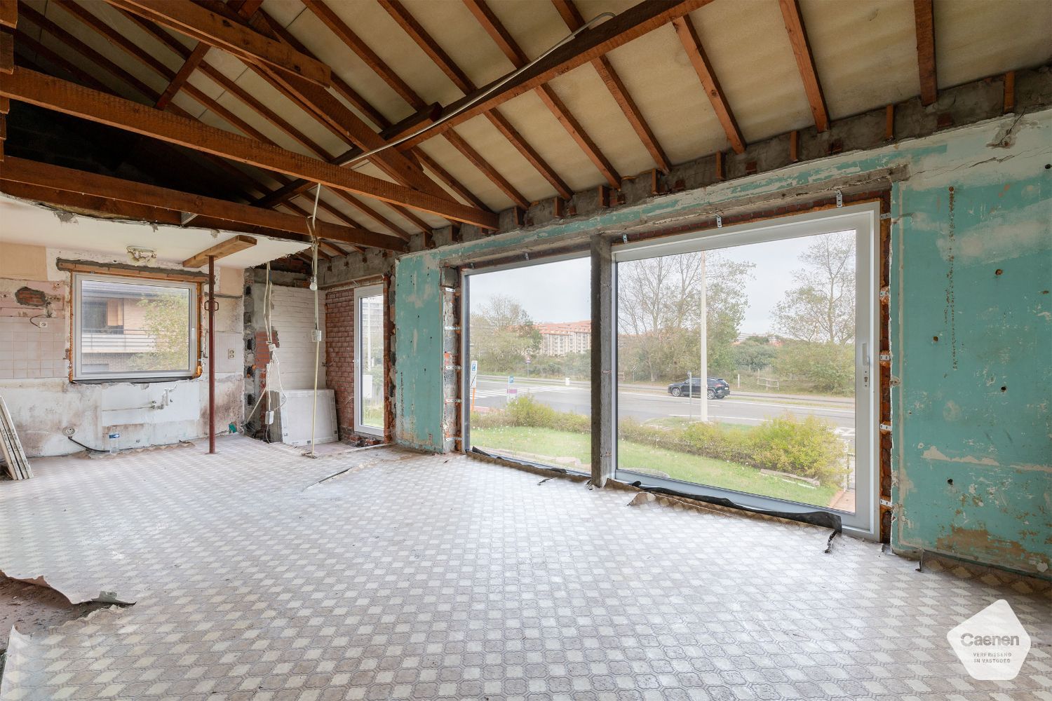 Fantastisch gelegen renovatieproject met veel potentieel foto 6