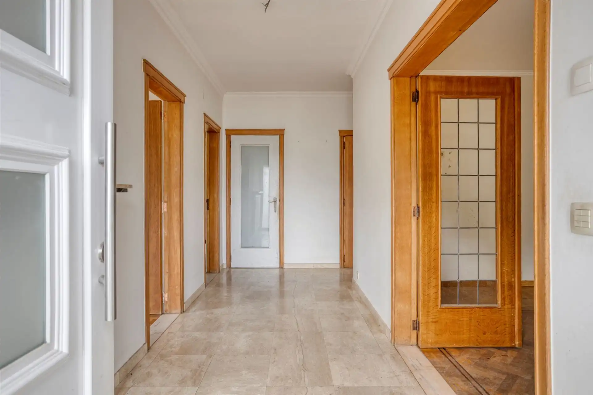 Klassieke villa met enorm potentieel in rustige wijk foto 5