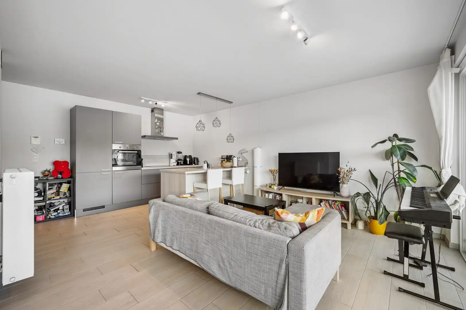 Modern 1-slaapkamerappartement met terras foto 6