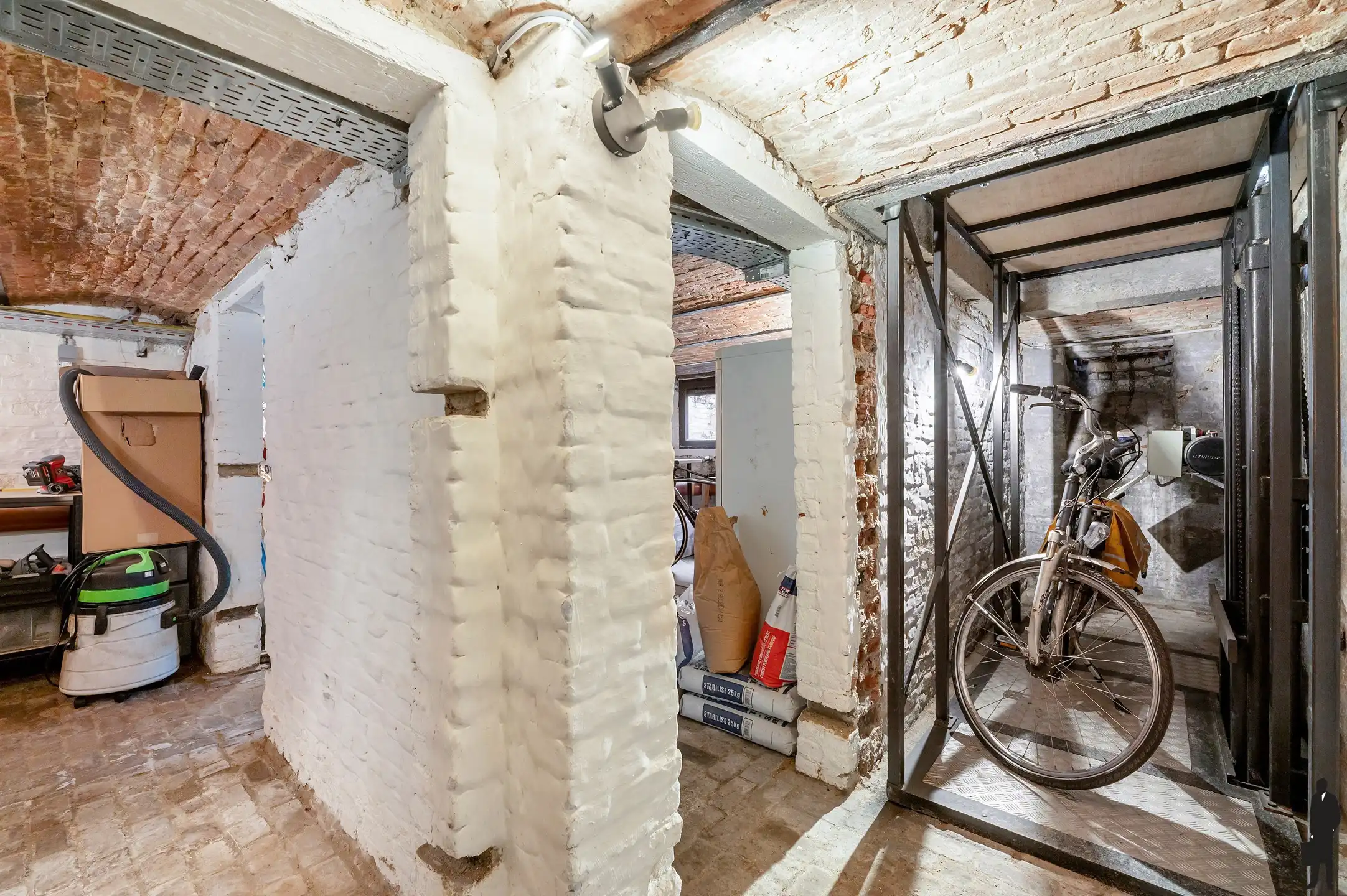 Karaktervolle, volledig gerenoveerde woning met 4 slaapkamers en stadstuin in het hart van Berchem foto 25