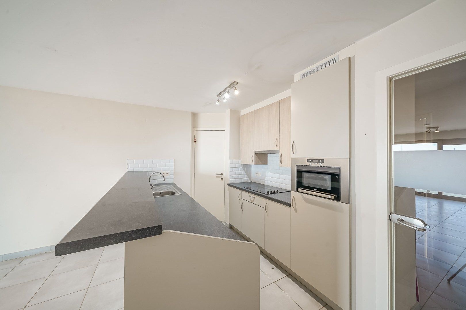 Instapklaar 2-slaapkamerappartement met zeezicht te Oostende foto 7