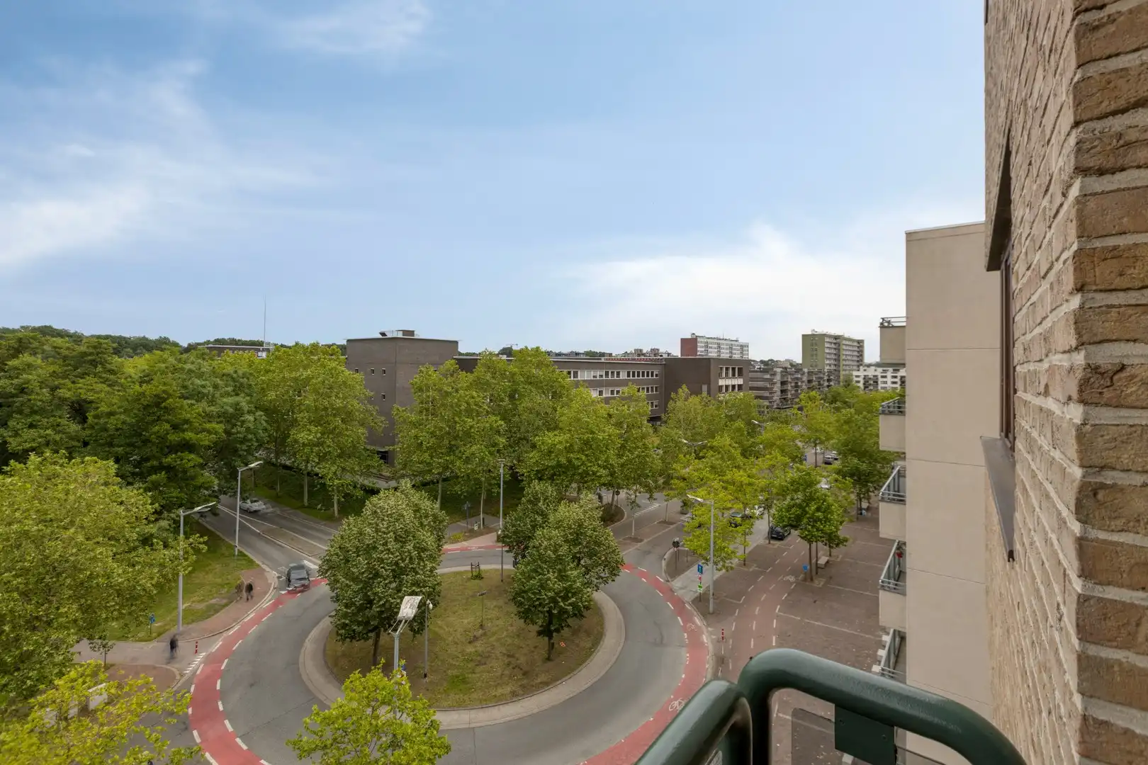Ruim 3-slaapkamerappartement te koop in Genk foto 19