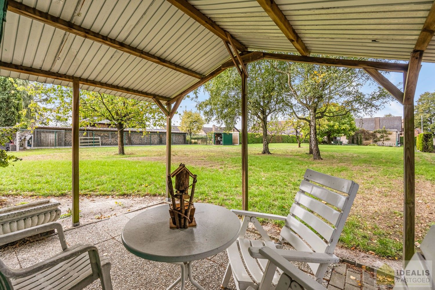 IDEALIS VASTGOED – PERFECT ONDERHOUDEN, INSTAPKLARE WONING +- 175M², MET MAAR LIEFST 4 SLAAPKAMERS, HEERLIJK LICHTRIJKE WOONKAMER EN DUBBELE GARAGE OP EEN PRACHTIG GROEN EN RUIM PERCEEL VAN 18A 43CA. foto 32