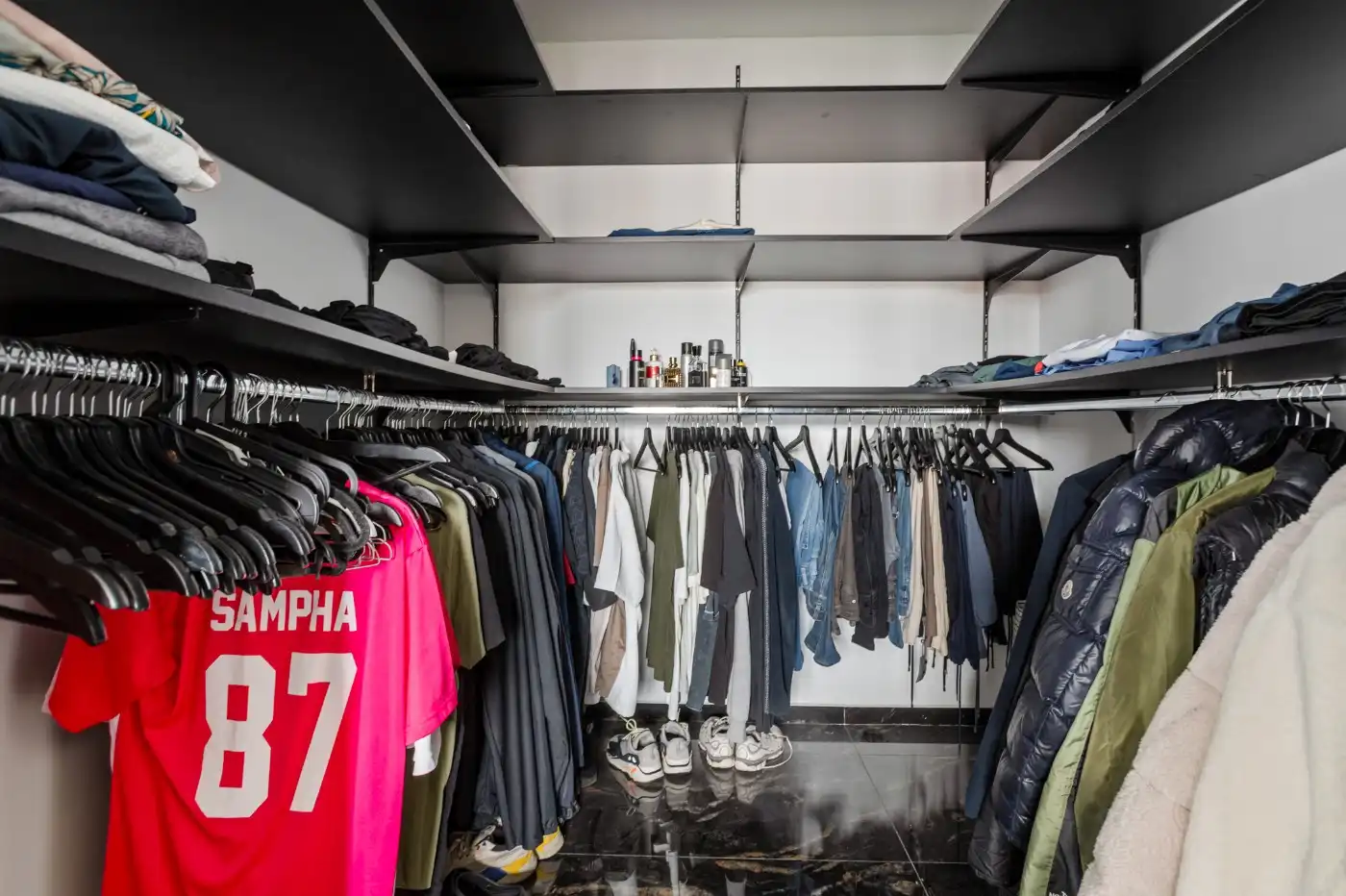 Tof, instapklaar app. op 3e verd. met 2 slpk., terrasje en garage foto 17