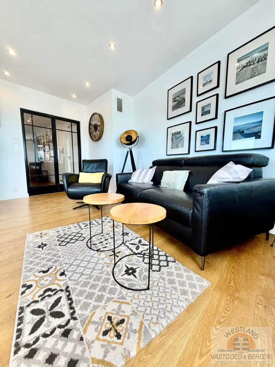 Exclusief hoekappartement met panoramisch zeezicht, parkeerplaats inbegrepen foto {{pictureIndex}}