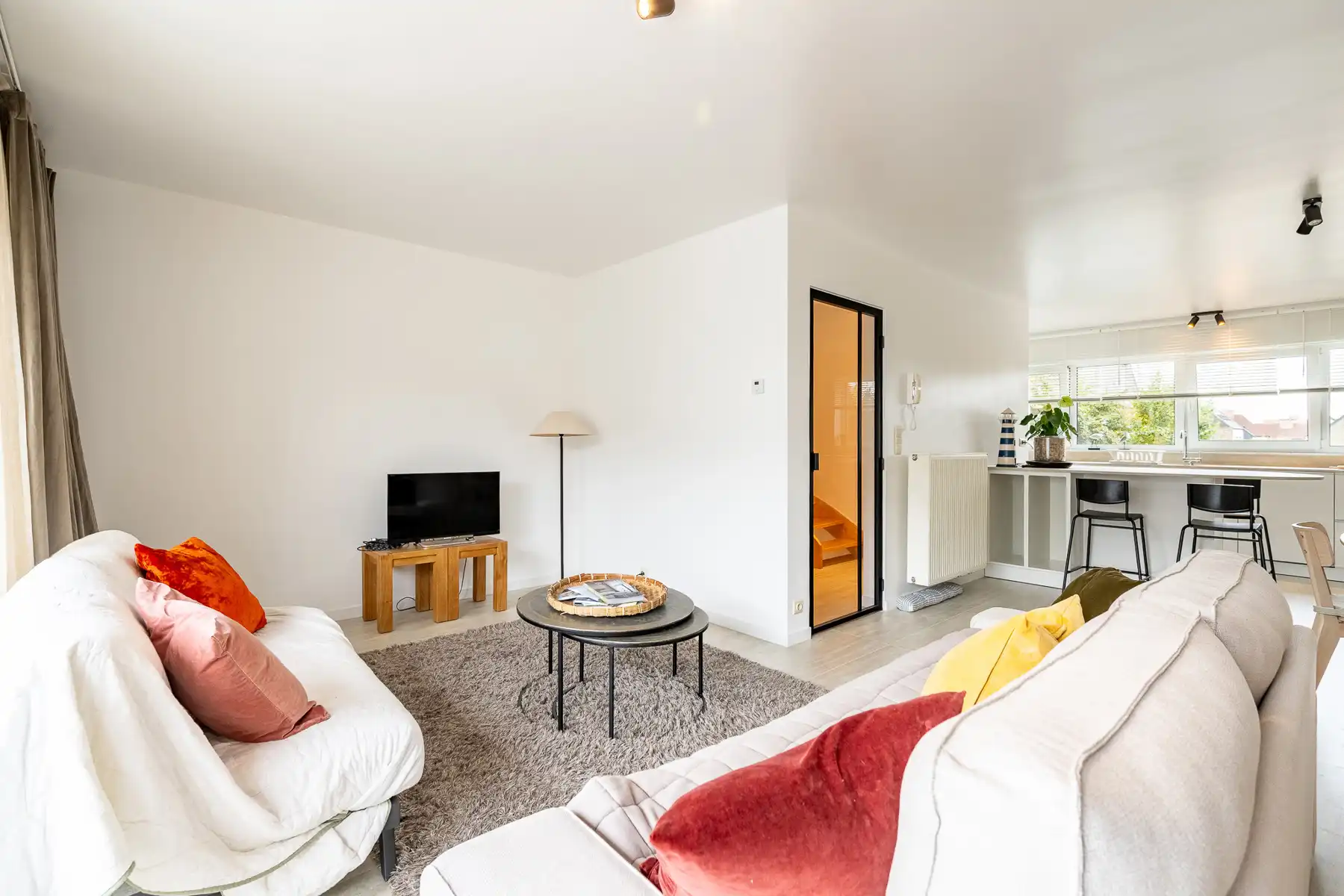 Rustig gelegen, gemeubelde bel-etage woning met garage  foto 8
