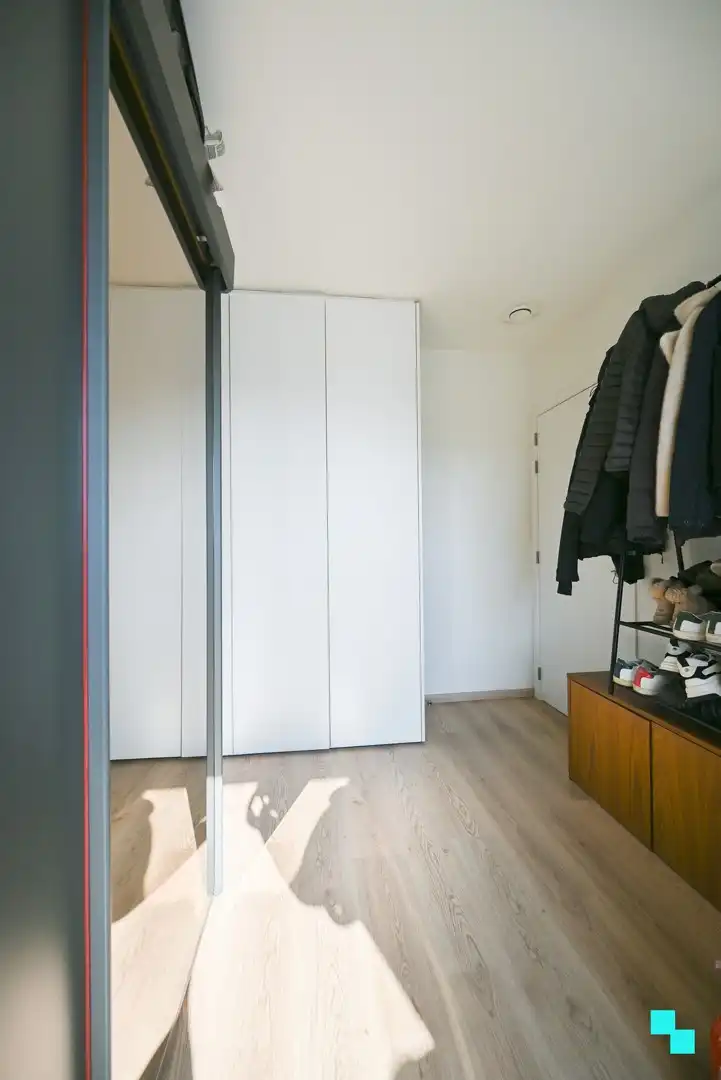 Instapklaar appartement met divers maatmeubilair te Izegem (Emelgem) foto 21