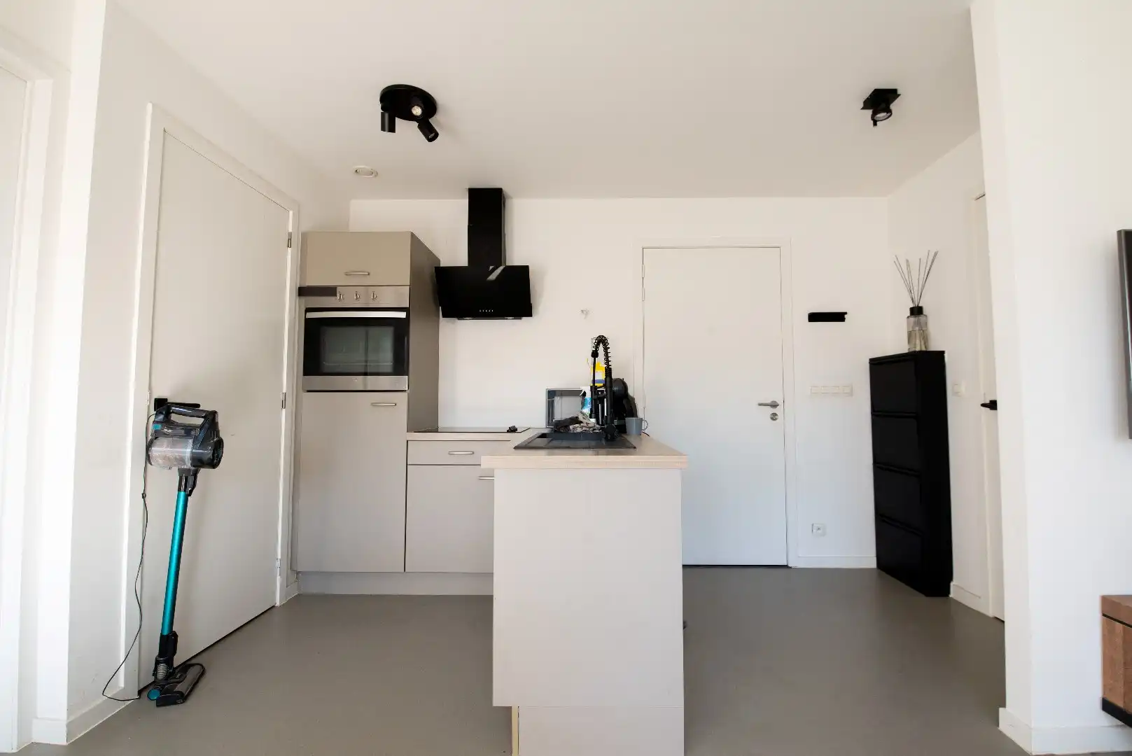 Gemeubeld appartement met autostaanplaats foto 7