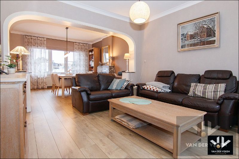 Grotendeels gerenoveerde en instapklare woning met zicht op groen! foto 5
