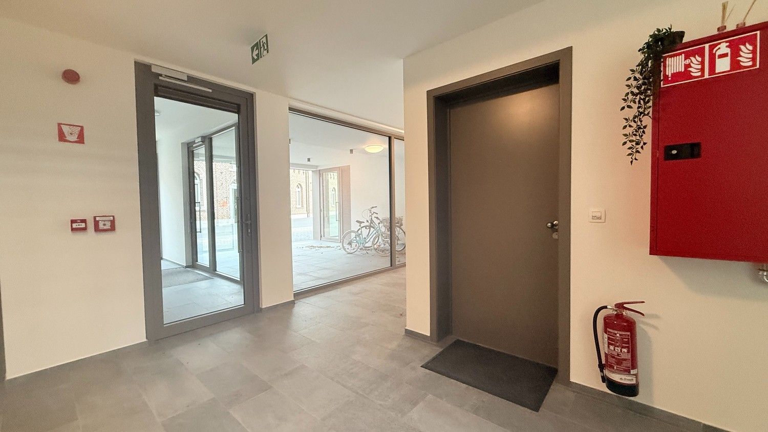 Modern gelijkvloers appartement met 1 slaapkamer en ruim terras/tuin in hartje Lanaken foto 14