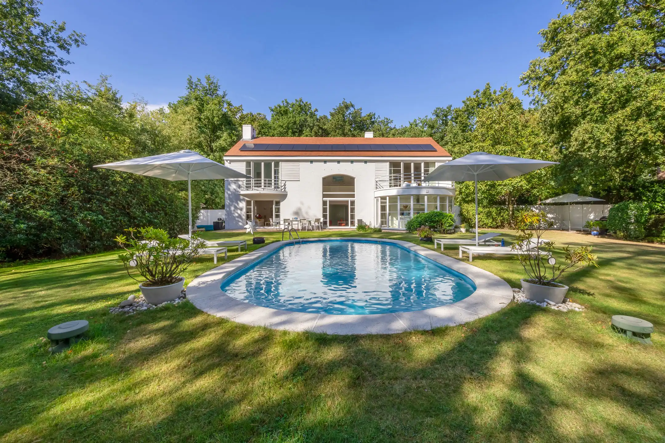 Zuinig moderne Villa met Zwembad en Privacy te Hof ter Linde foto {{pictureIndex}}