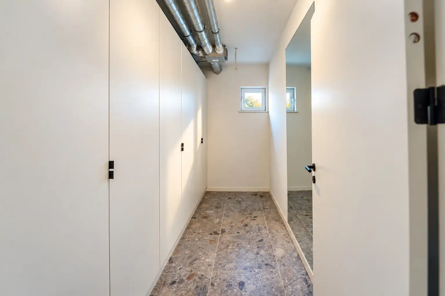 Gerenoveerd 2-slaapkamerappartement met uitzicht op Sint-Baafskathedraal foto 26