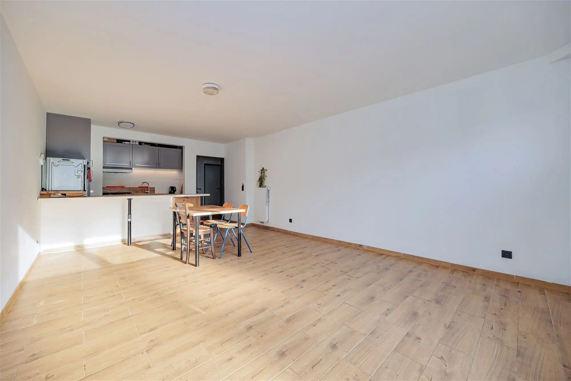 Instapklaar 2 slaapkamer appartement met gezellige tuin foto 3