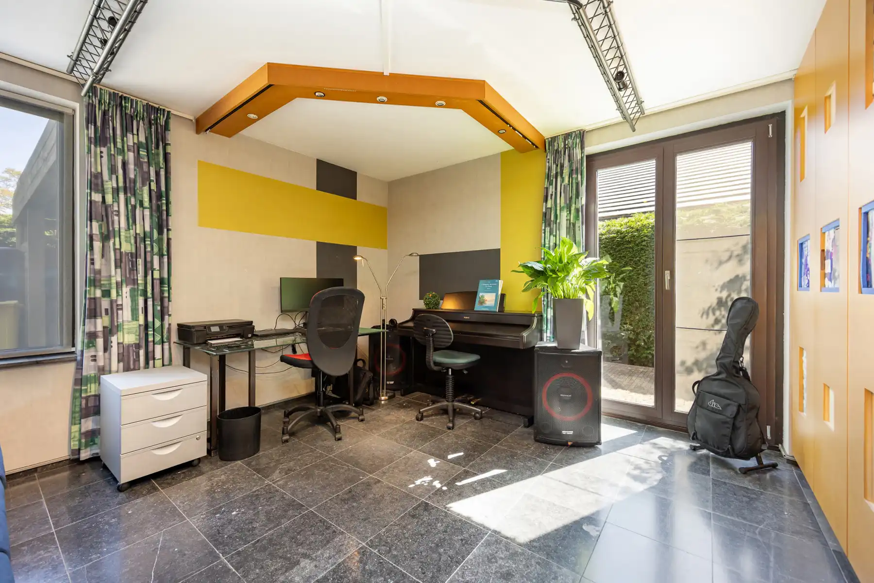 Ruime gezinswoning op een perceel van ca 675 m² in een doodlopende straat. foto 3