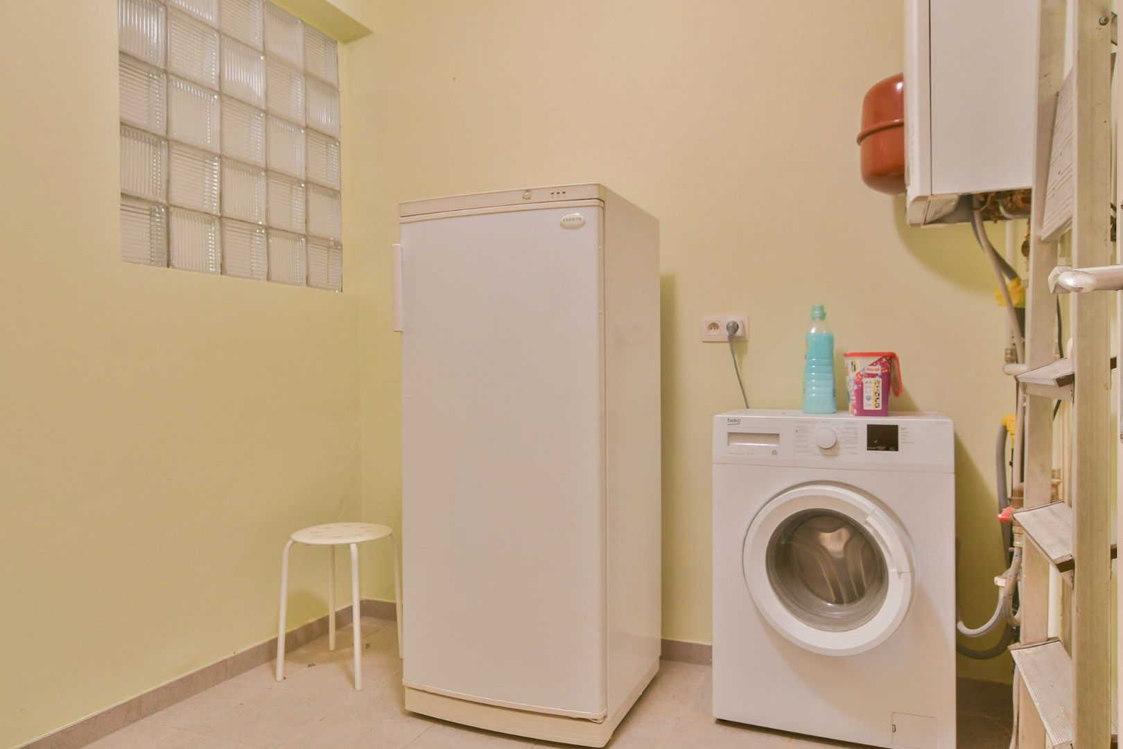 Lichtrijk twee slaapkamer appartement te huur in Oostende foto 8