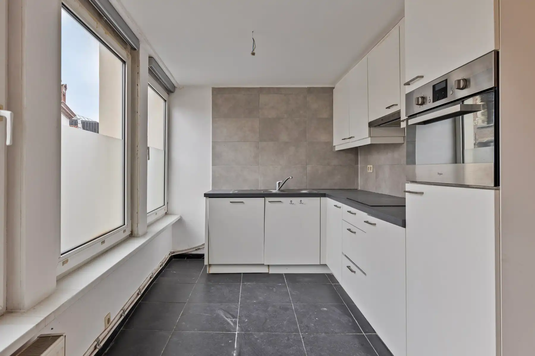 Te renoveren appartement (2 slpk) in het hart van Antwerpen. foto 6