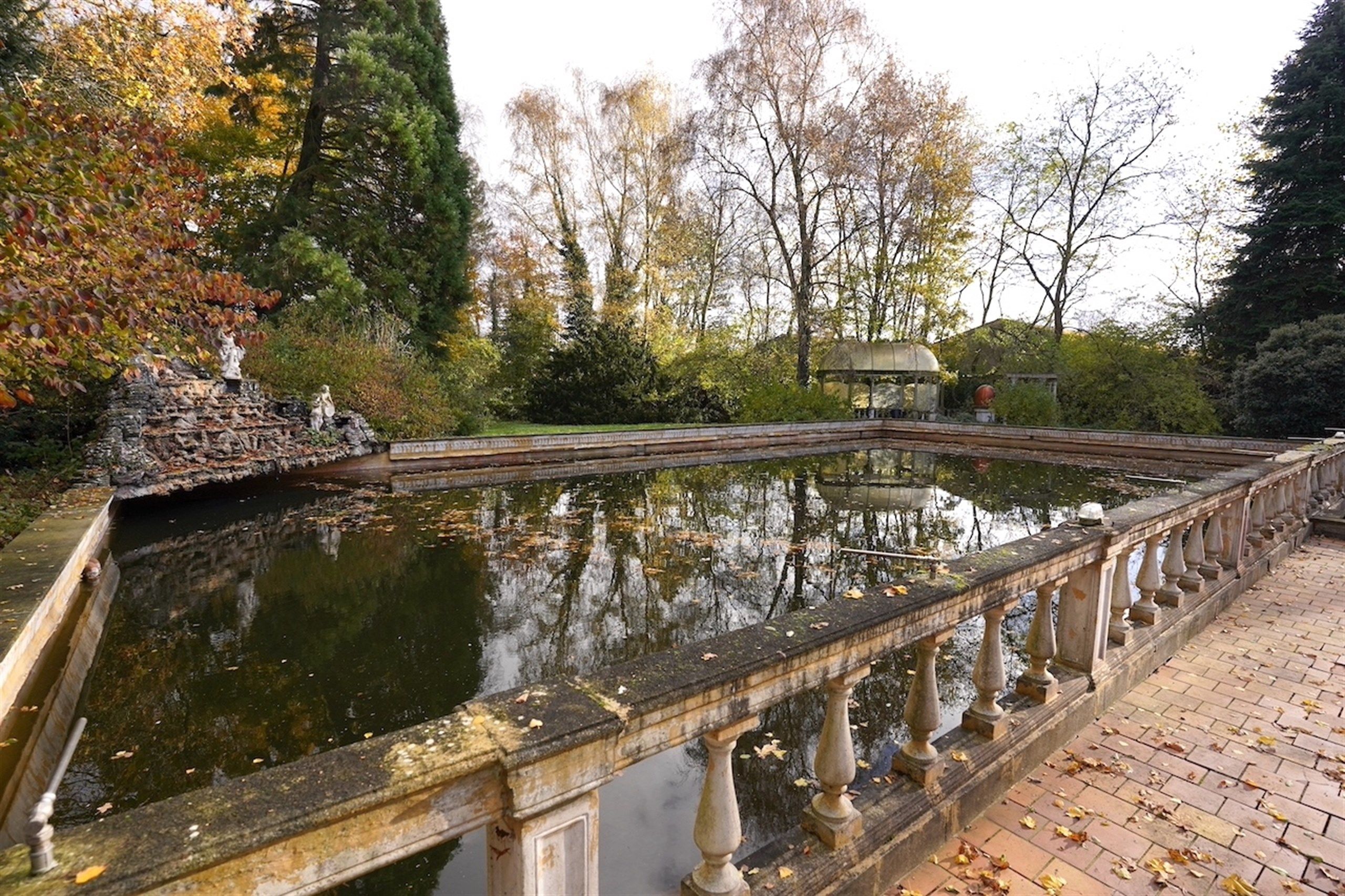 Majestueuze eigendom gelegen op een weelderig landgoed van ca. 1 ha! foto 9