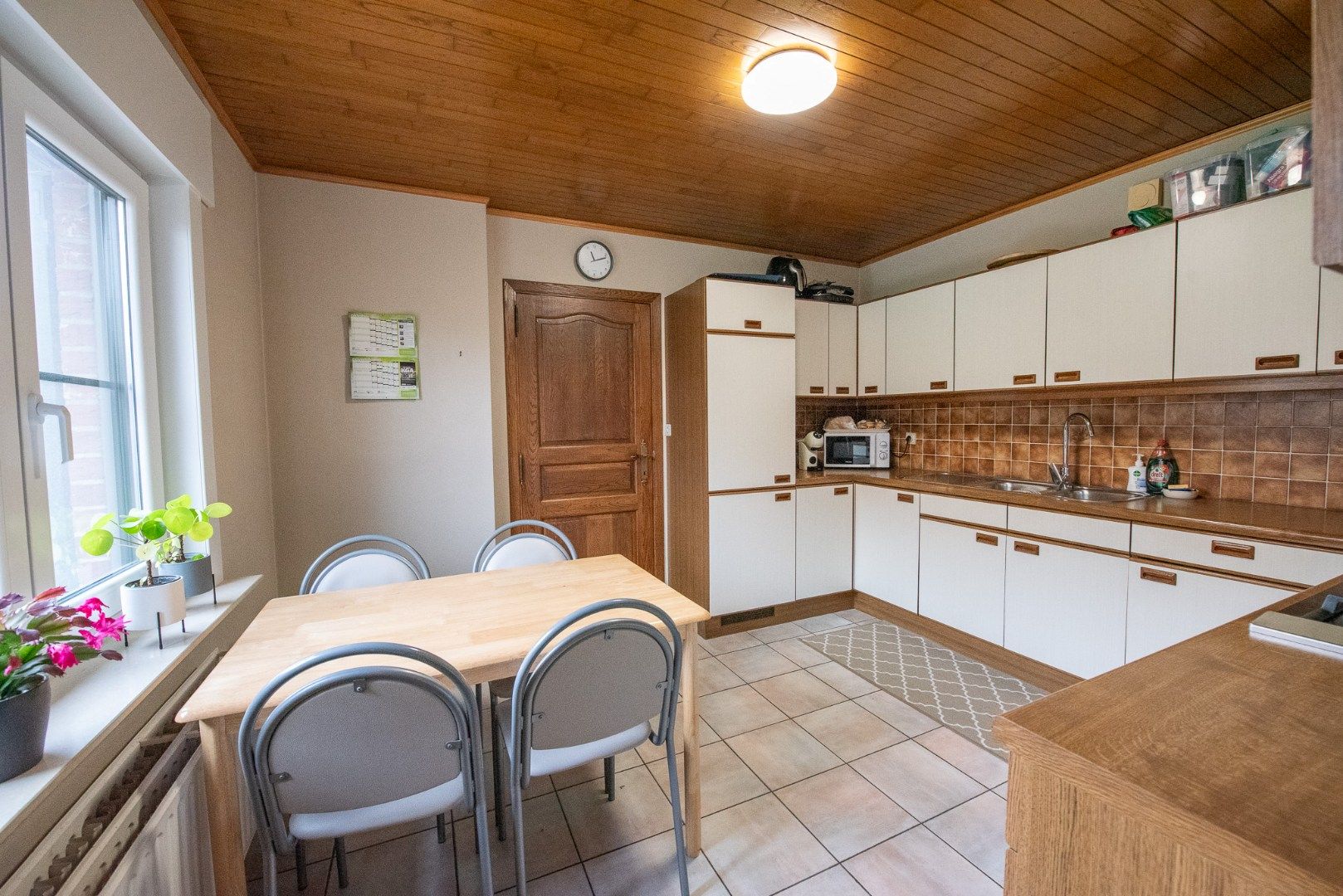 🏡 Charmante gezinswoning met 3 slaapkamers, inpandige garage en prachtige tuin in rustige woonwijk - Bezoek woensdag 10 december 15u30-17u30 (mits afspraak) foto 5