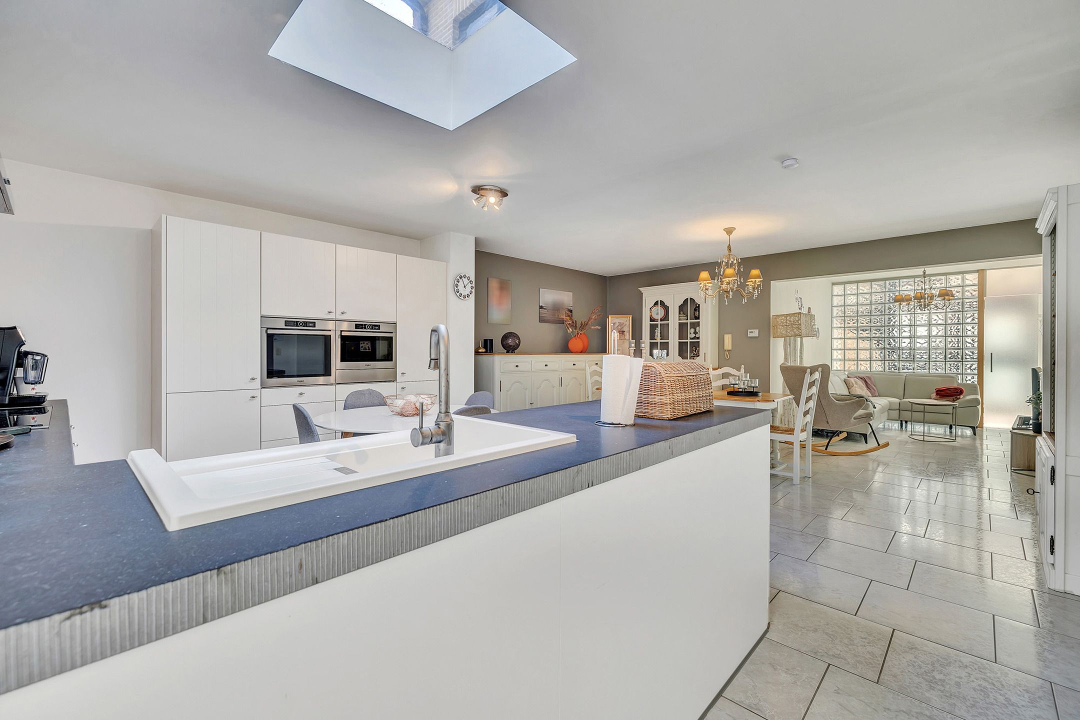 Instapklare woning met garage en tuin foto 10