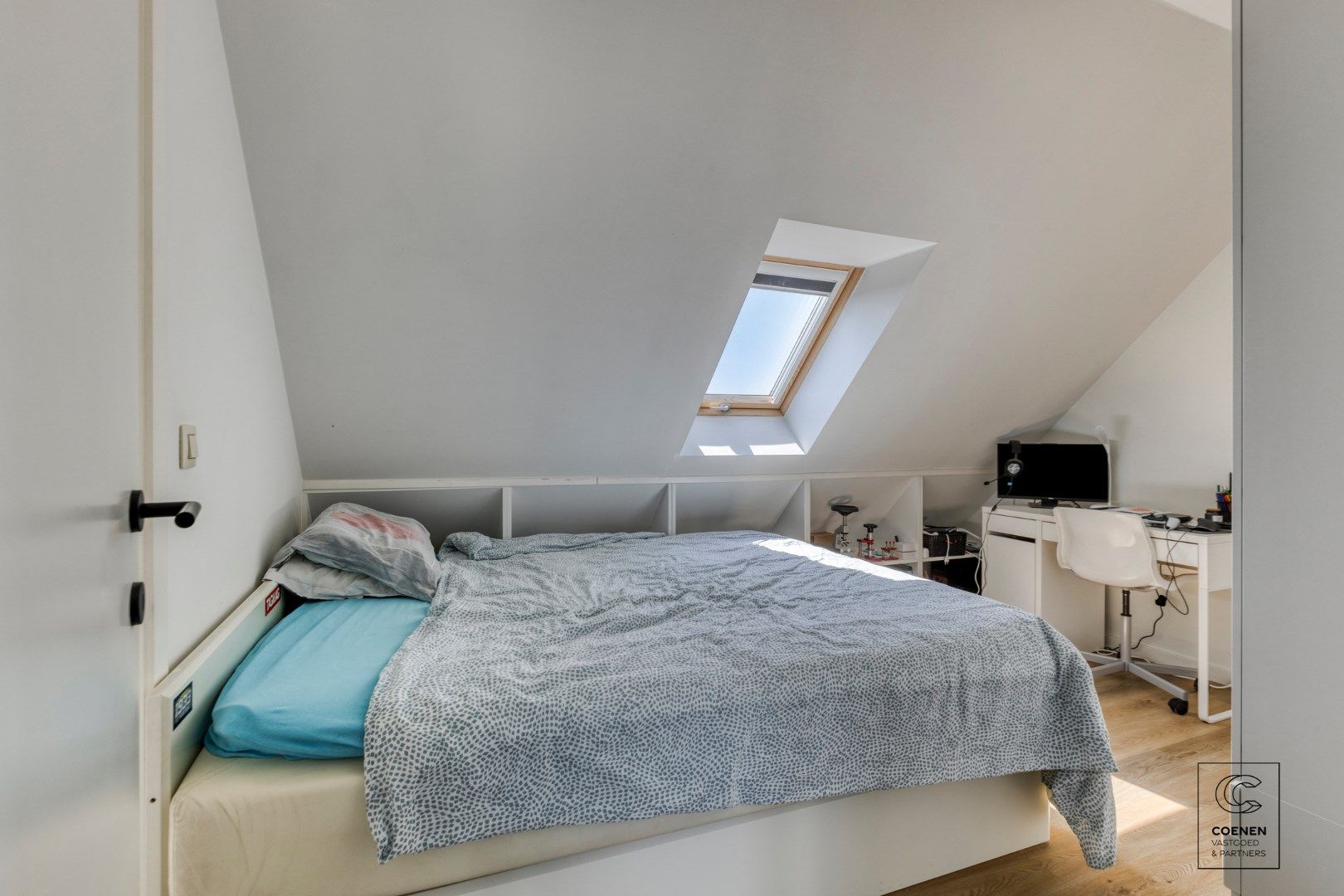 Instapklaar, recent gerenoveerd dakappartement van 55 m² te Geel! foto 6