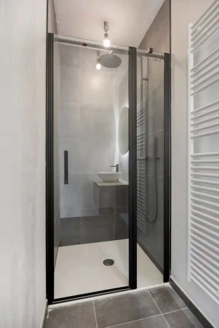 Instapklare woning met zeer goede afwerking, 3 slaapkamers, 3 badkamers, tuin, terras en autostaanplaats in het centrum van Tienen – EPC 27 kWh/m² - bewoonbare  foto 34