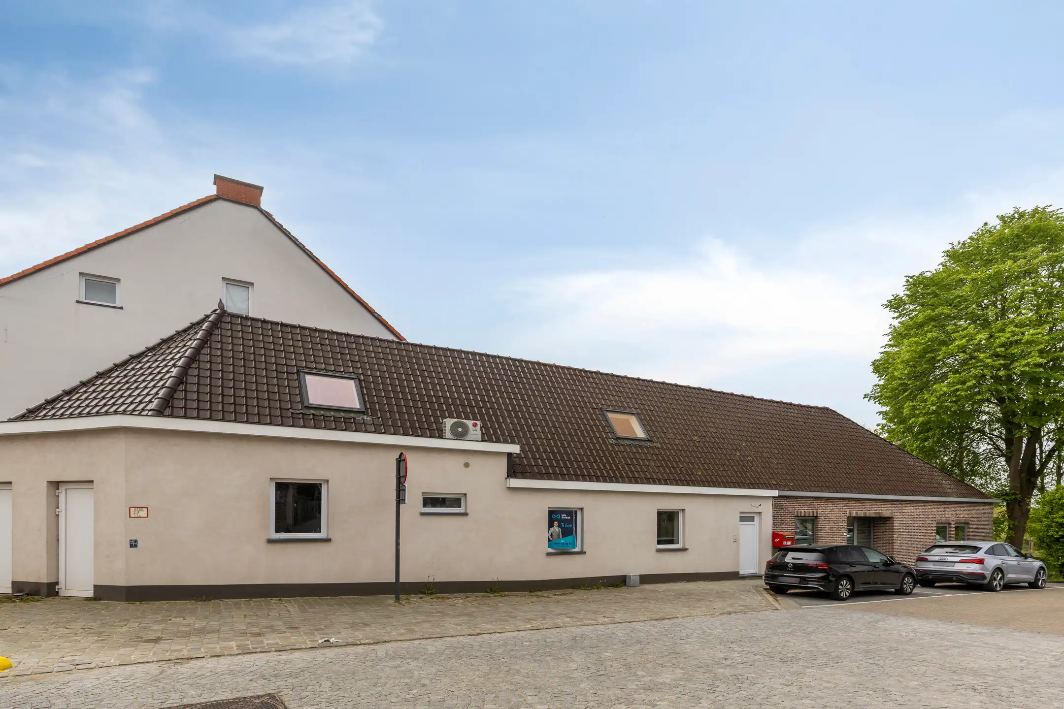 Volledig gerenoveerd gelijkvloers appartement met terras foto 2