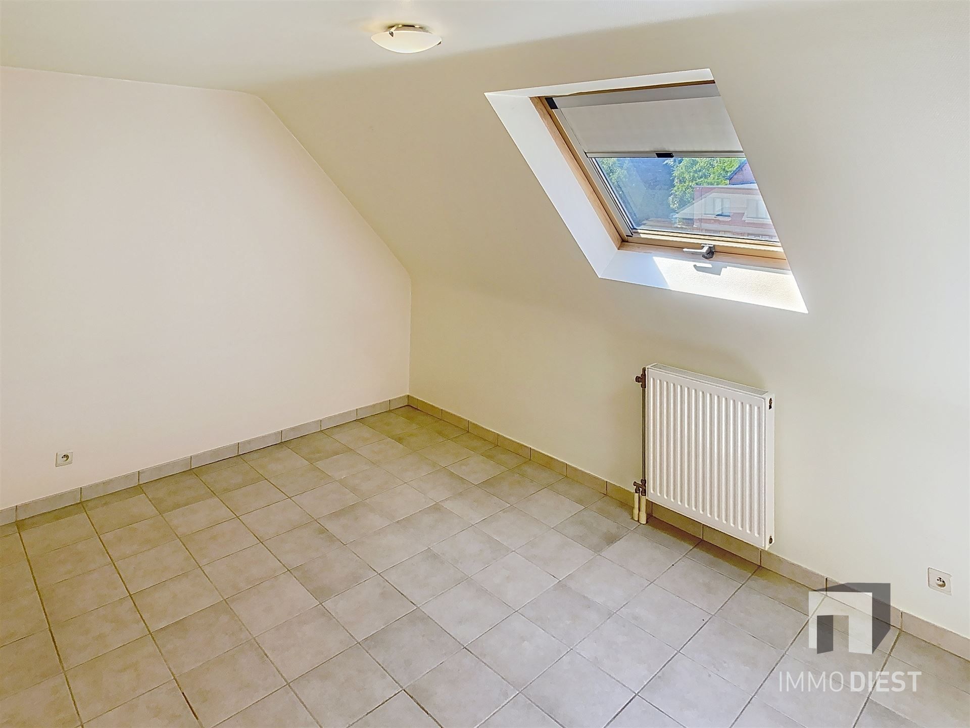 Triplex met 2 slaapkamers en inpandige garage foto 13