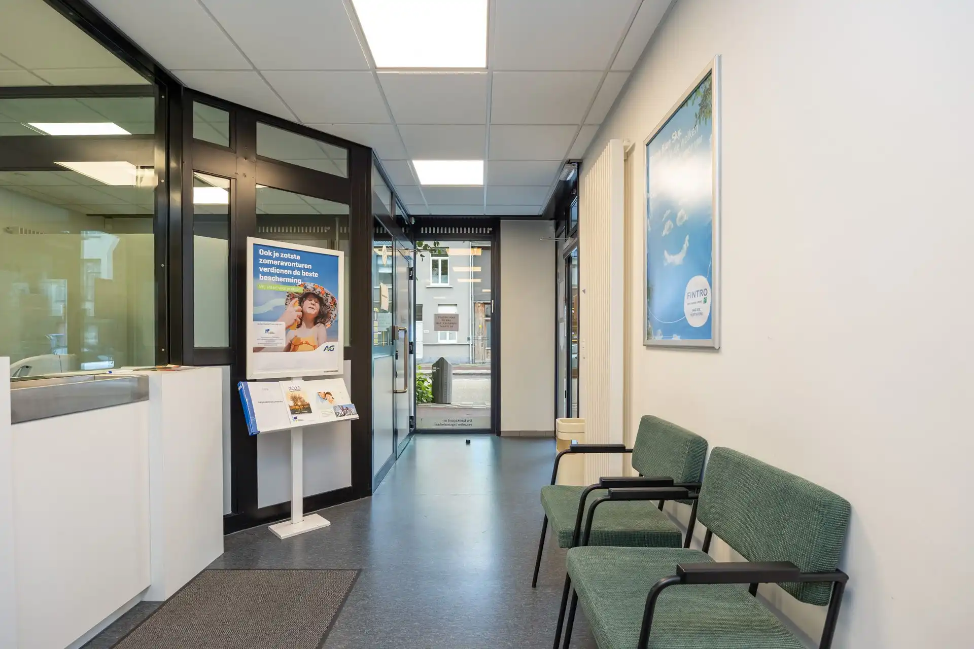 Handelshuis met duplexappartement te koop in hartje Wilrijk foto 3