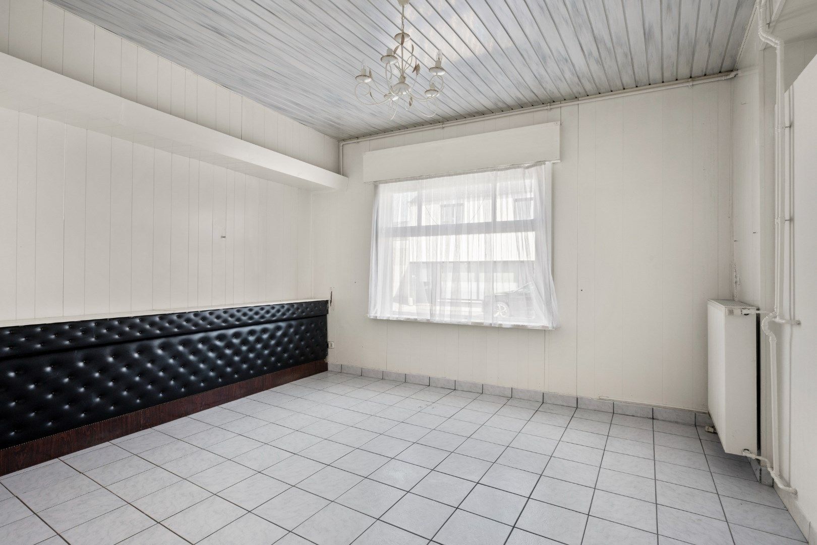 Te renoveren hoekwoning op strategische ligging foto 7