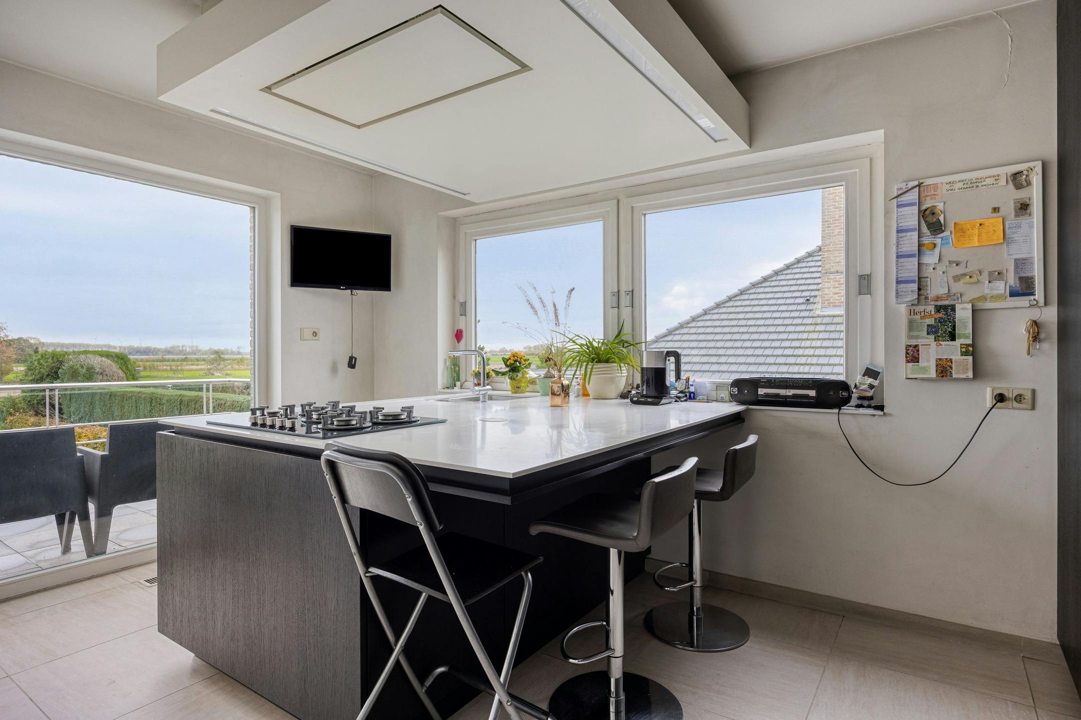 Ruime woning met tuin en handelsruimte of kantoor op glvl foto 10