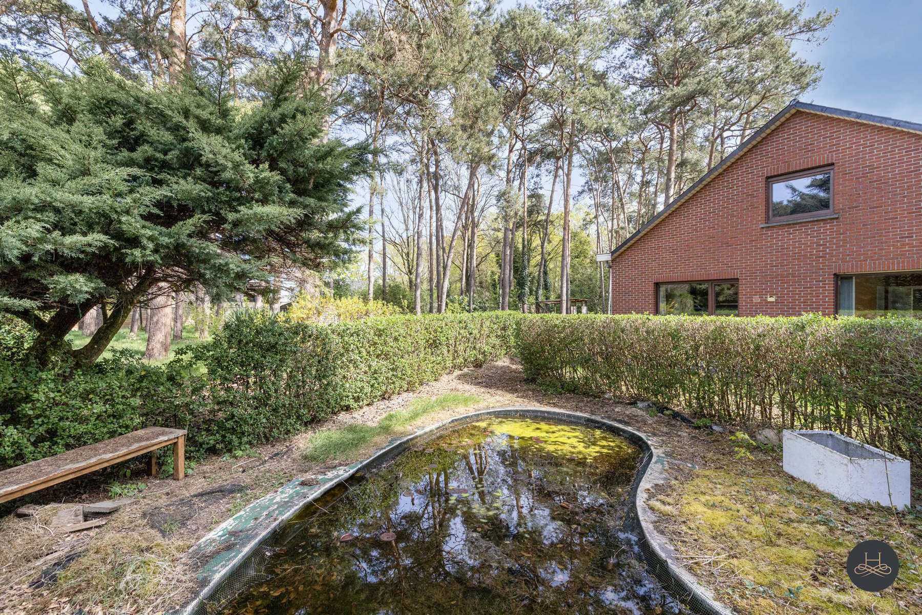 In het groen gelegen openstaande en te renoveren woning  foto 22
