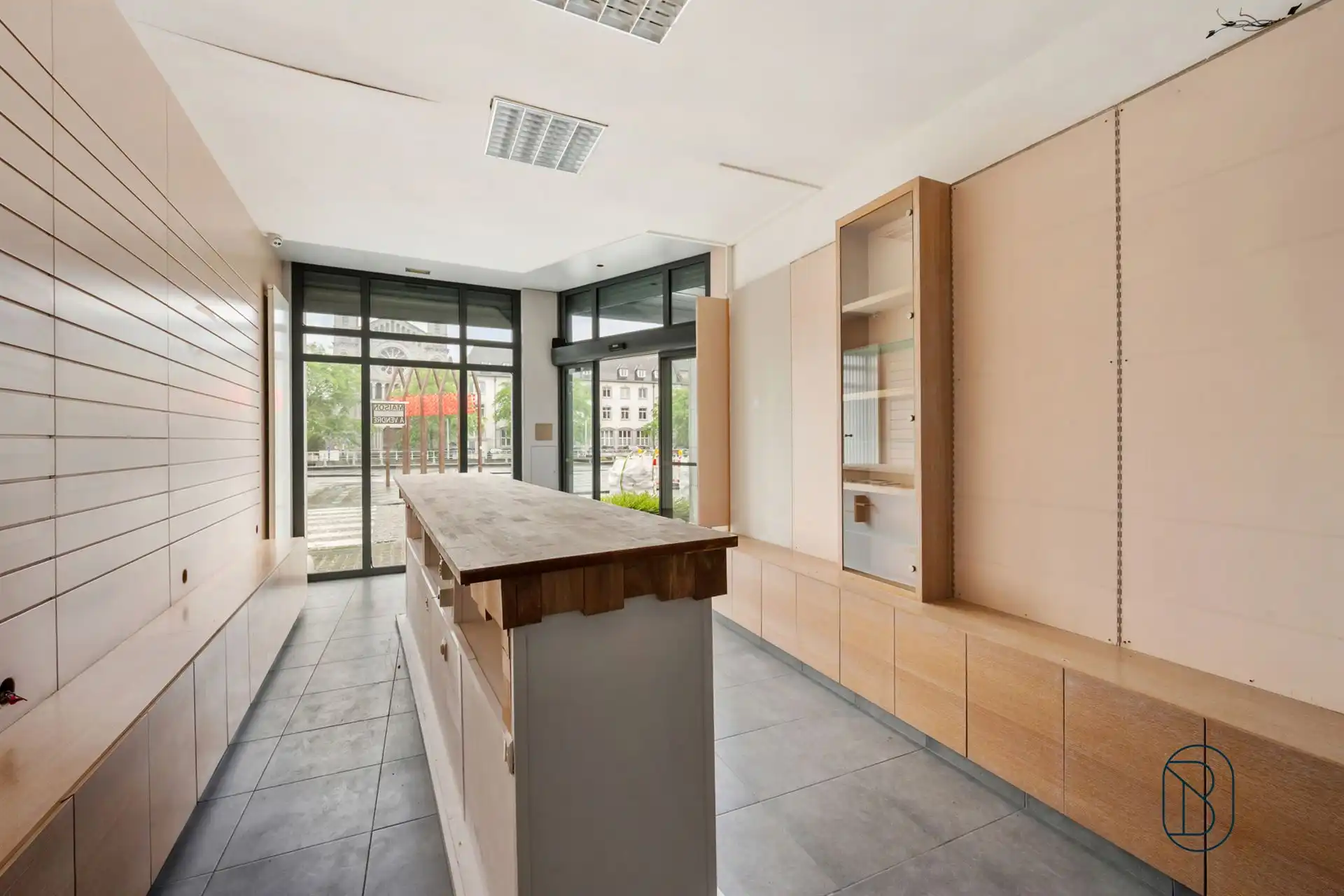 Topgelegen commerciele eigendom + woonst foto 8